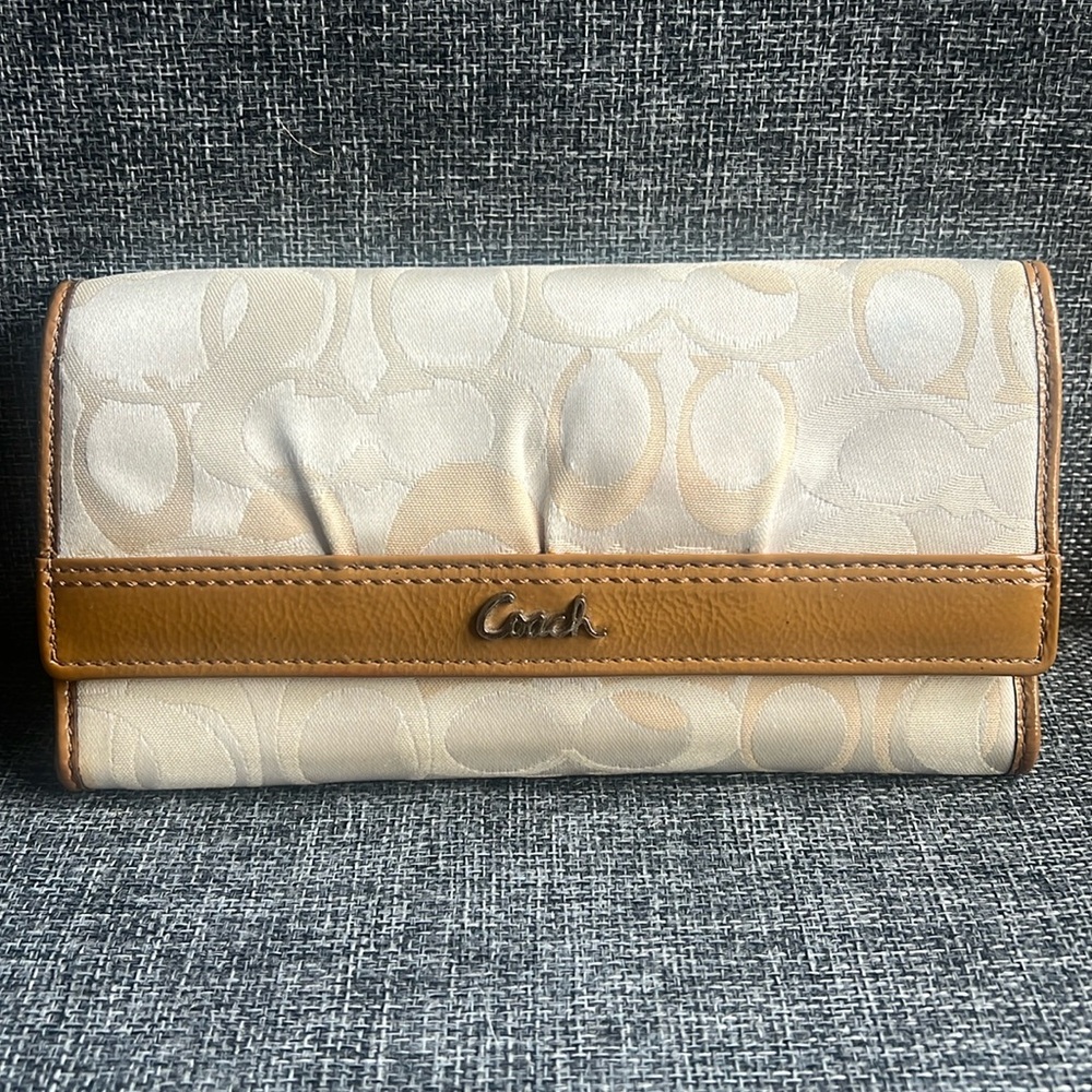 Coach Trifold Signature Wallet